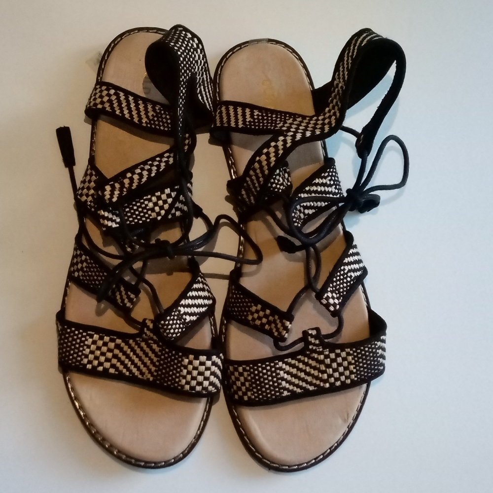 NEW!! Old Navy Gladiator Sandals in Black and Tan!